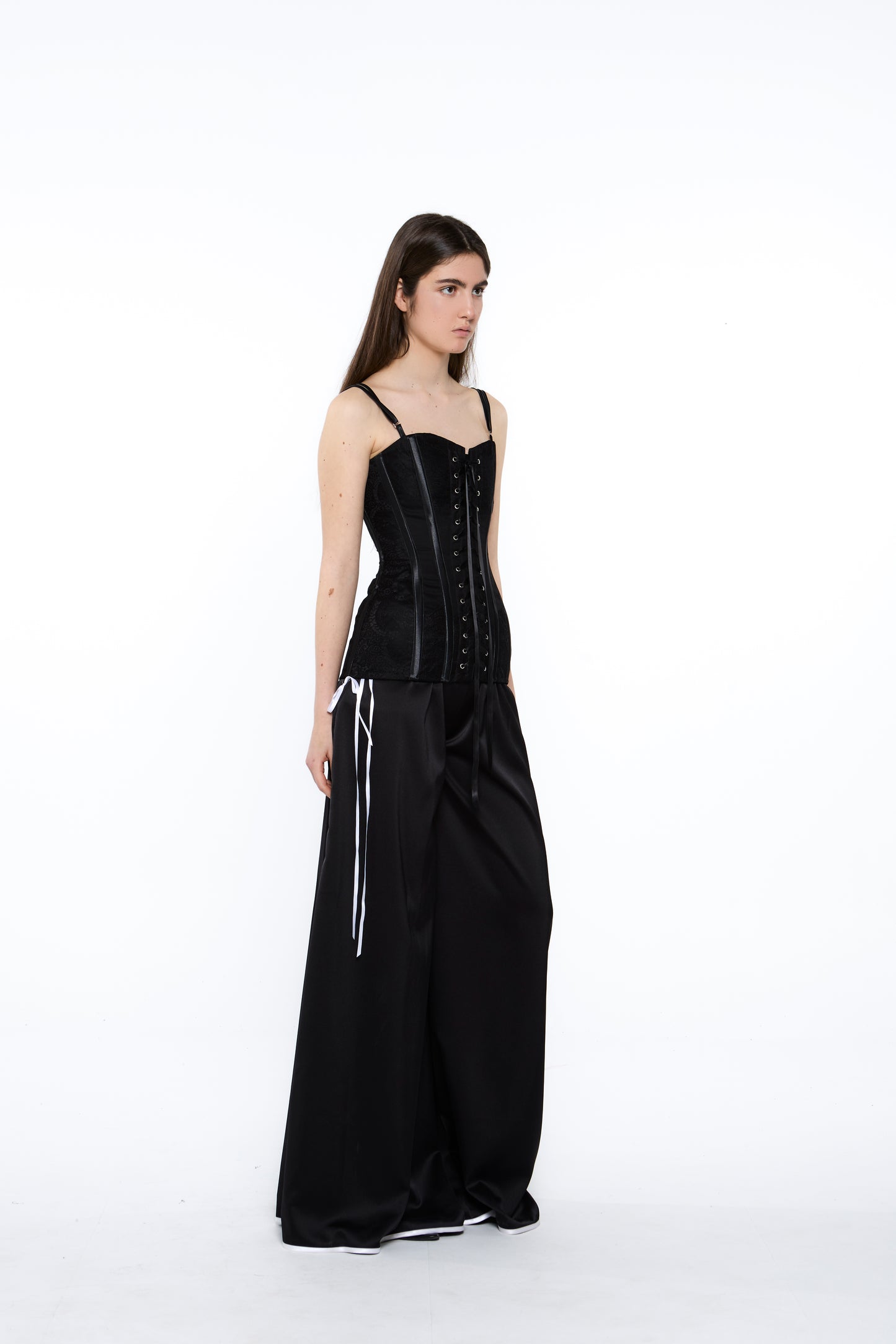 PANTALÓN OVERSIZE DE SATÉN CON DETALLE LATERAL EN BLANCO