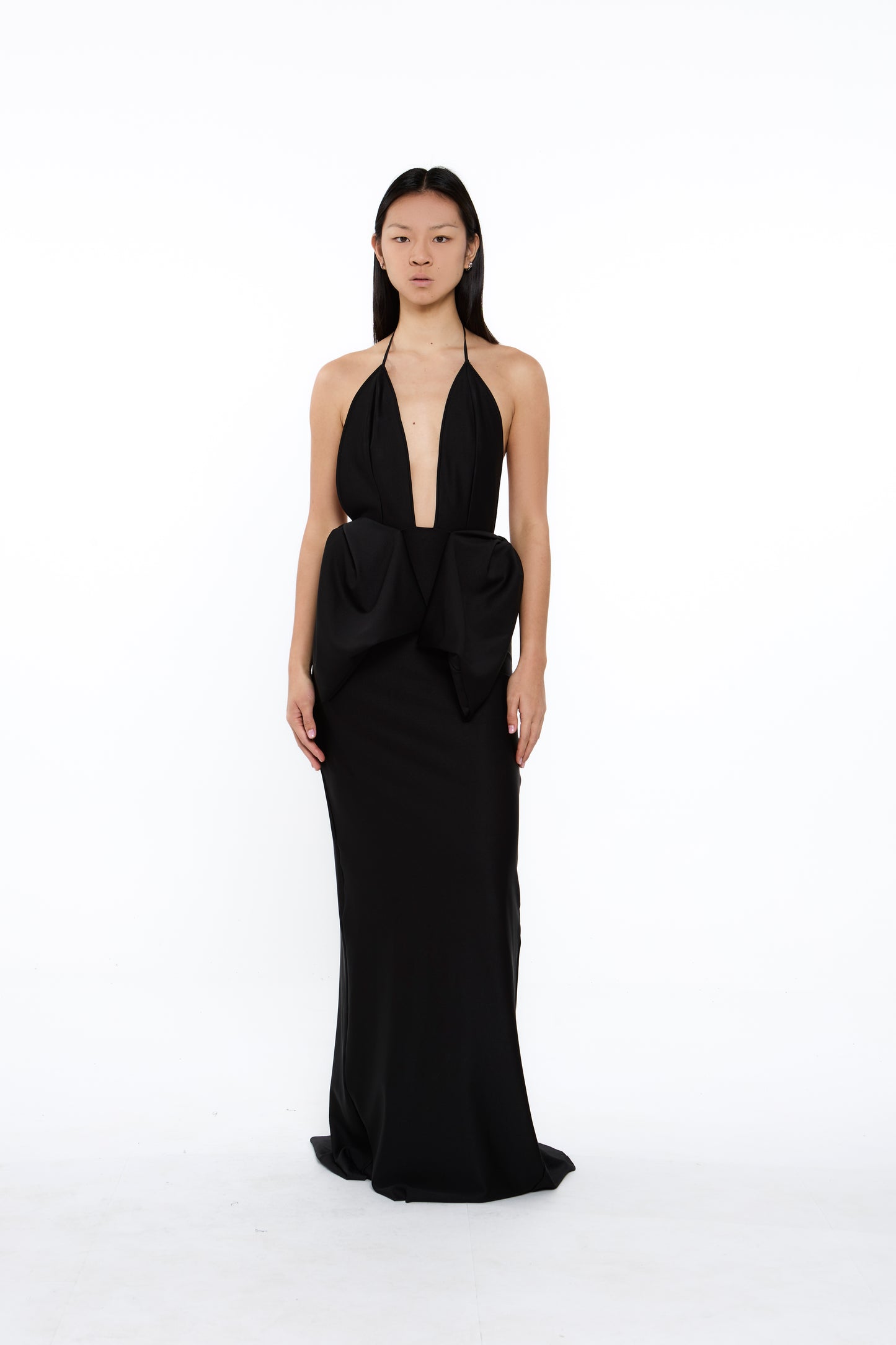 VESTIDO DE NEOPRENO NEGRO CON LAZOS EN CADERA