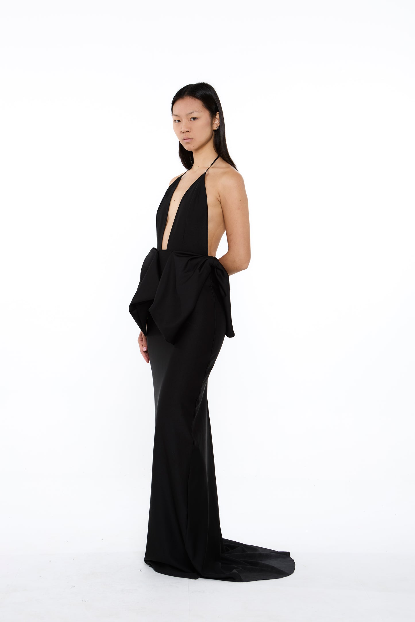VESTIDO DE NEOPRENO NEGRO CON LAZOS EN CADERA