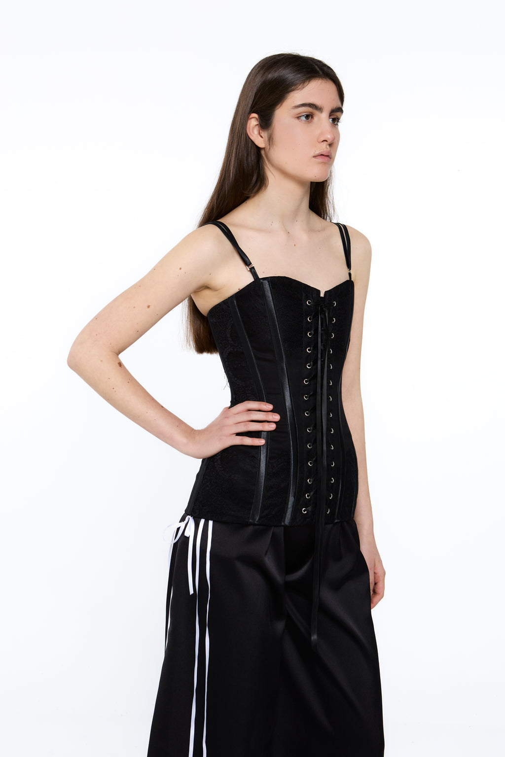 CORSÉ LENCERO DE SATÉN NEGRO