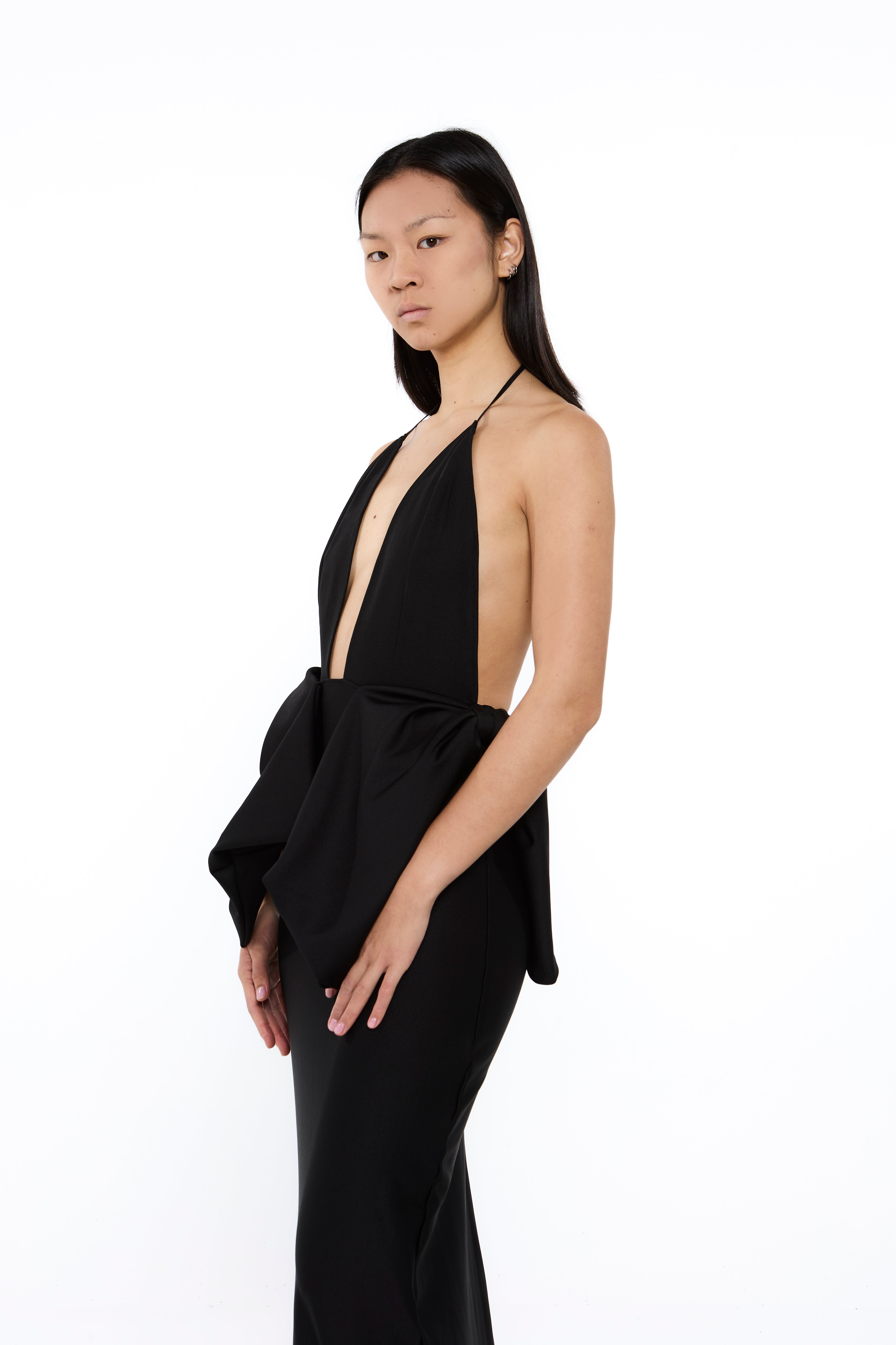 VESTIDO DE NEOPRENO NEGRO CON LAZOS EN CADERA